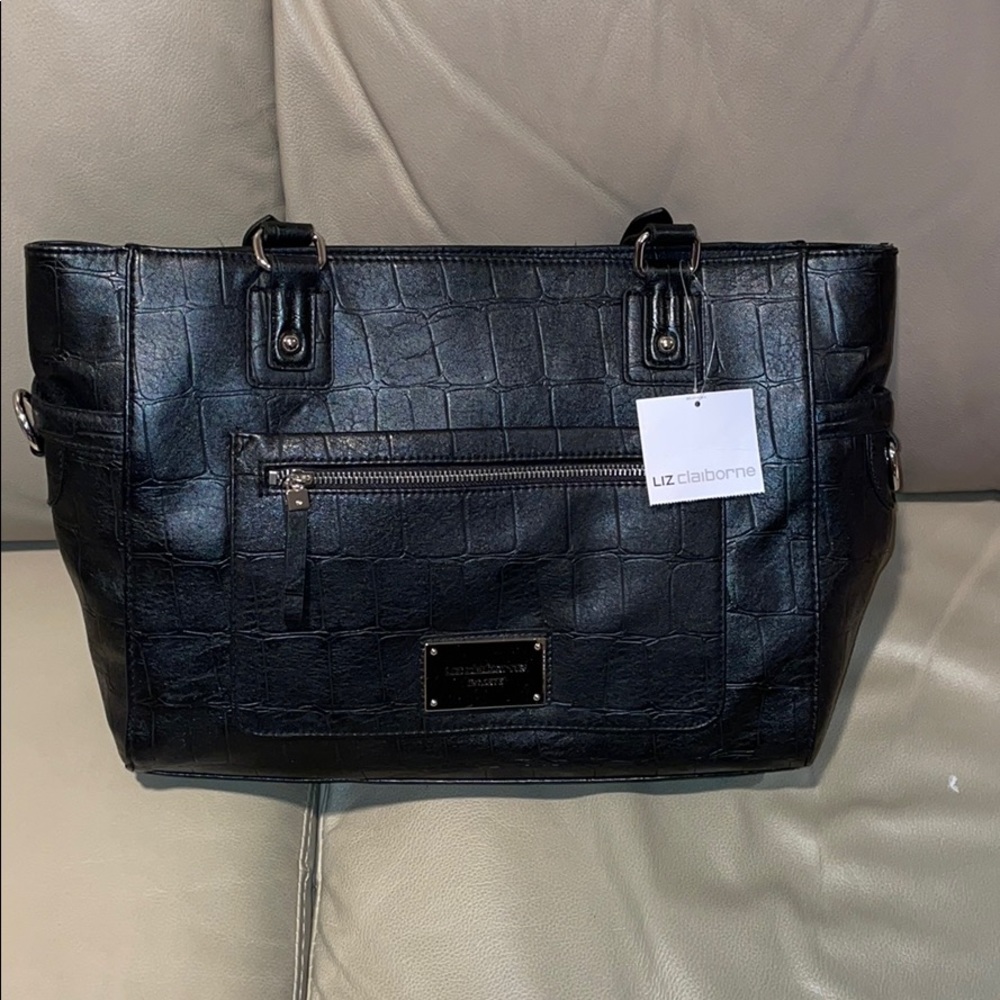 NWT Liz Claiborne bag w/wristlet attached